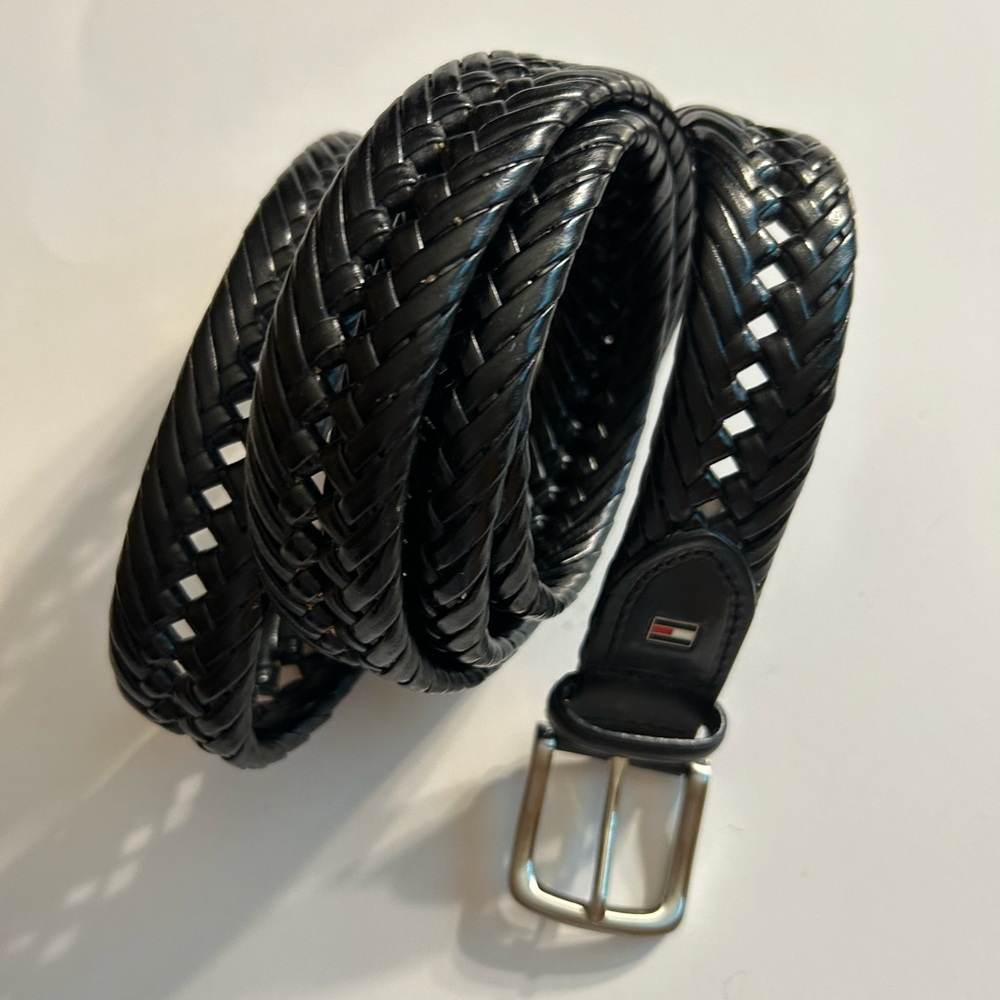 TOMMY HILFIGER MEN’S BLACK BRAIDED SILVER TONE BUCKLE BELT SIZE 54